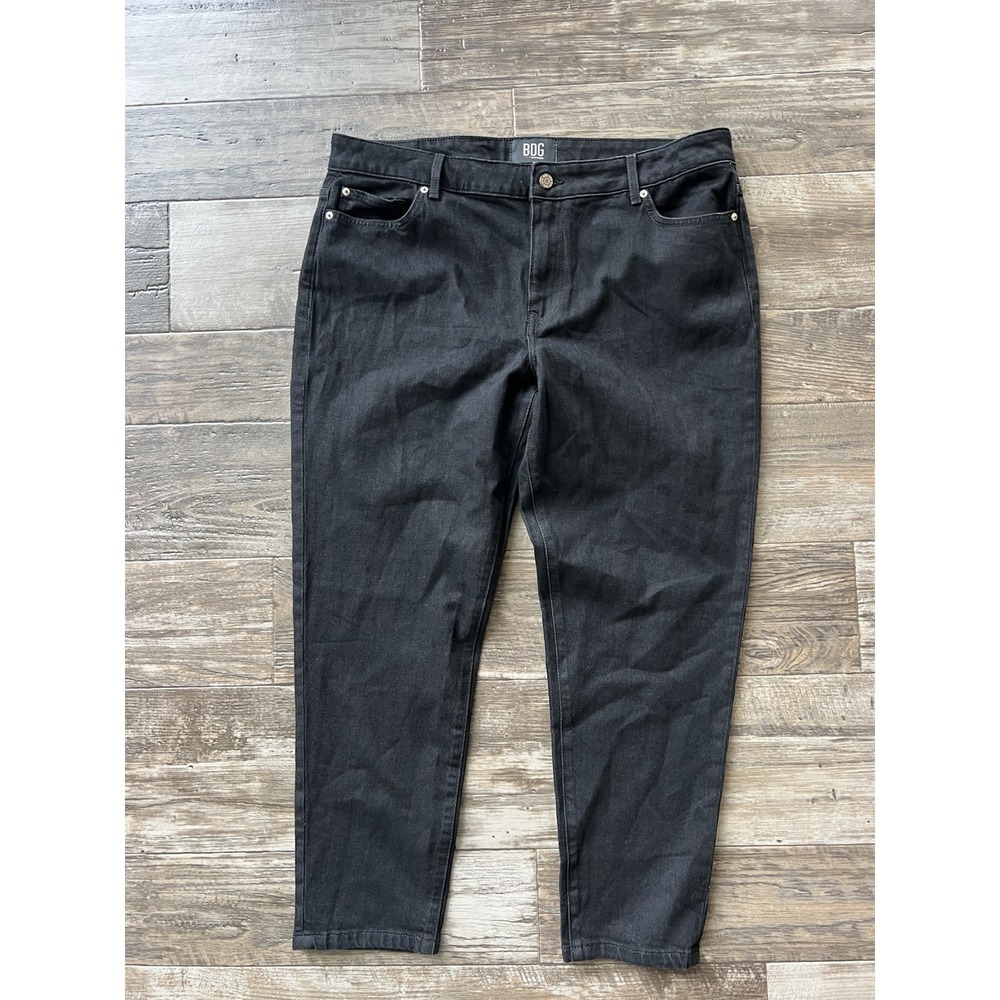 BDG Urban Outfitters Womens black mom jeans Straight Leg Size 34W 18
